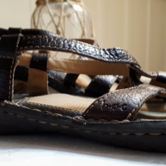 BOC Brown Leather Sandals with Top-Stitching - Picture 3 of 4